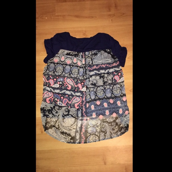 shirt w pretty design on the back, never worn - Picture 2 of 2